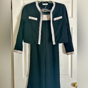 Chic Black Women's Pantsuit with Contrast Trim